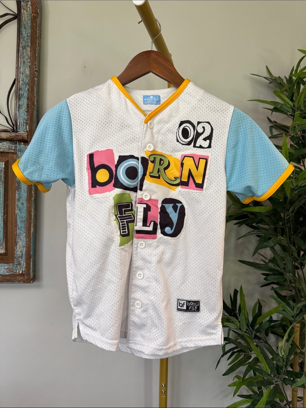 RARE Born Fly Short-Sleeve Button Front Tee - White & Light Blue EUC Small